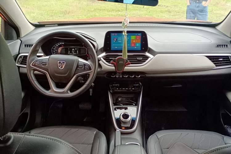 Used Baojun 510 2017 1.5L Automatic Fashion Model
