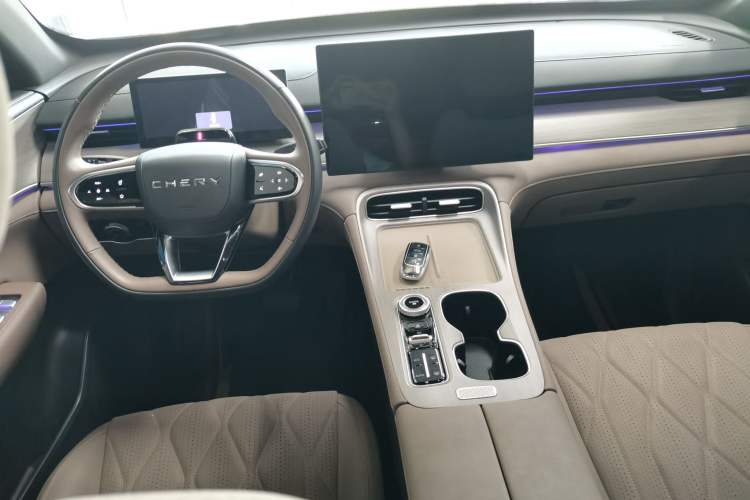 Used Chery Tiggo 8 PLUS 2025 290TGDI DCT Prestige 5-Seater
