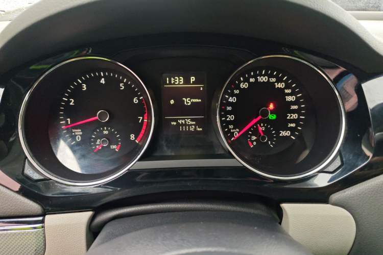 Used Volkswagen Sagitar 2015 230TSI Automatic Comfort Version Instrument Cluster