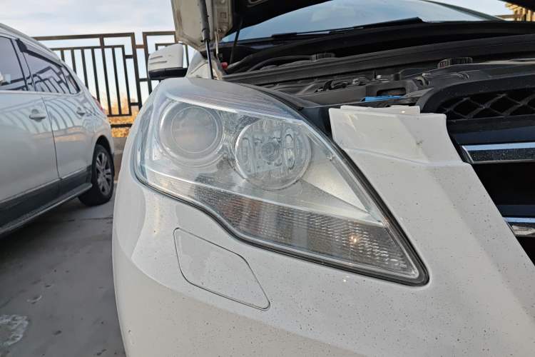 Used Mercedes-Benz R-Class 2015 R 320 4MATIC Luxury Model Right Front Headlight