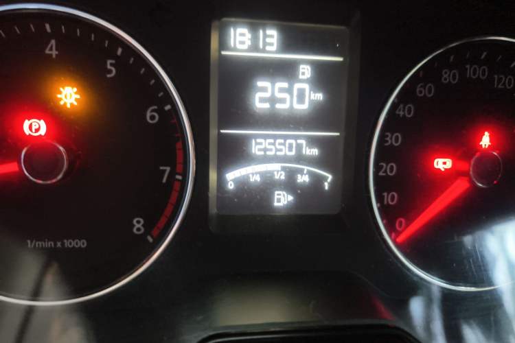 Used Volkswagen Gran Lavida 2013 1.6L Manual Fashion Model
