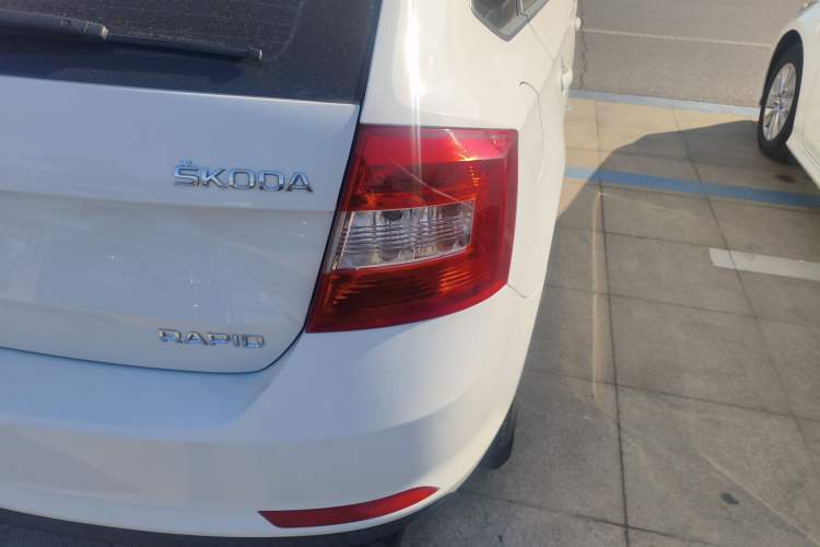 Used Skoda Rapid Spaceback 2014 1.6L Automatic Enjoyment Edition