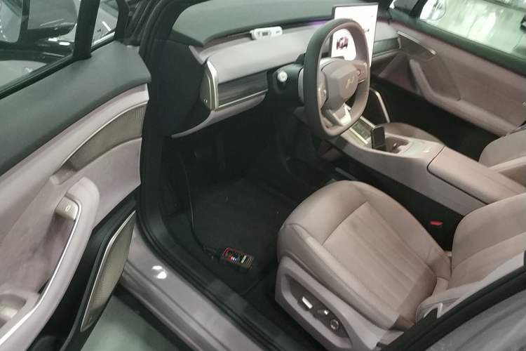 Used ONVO L60 2024 60 kWh Rear-Drive Version
