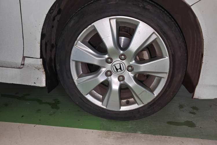 Used Honda Jade 2016 1.8L Automatic Comfort Version 5 Seats Right Front Wheel Hub