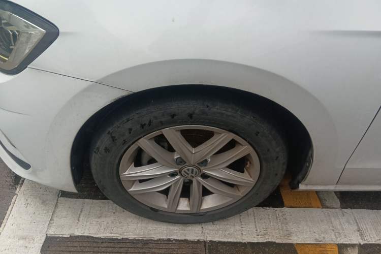 Used Volkswagen Golf Sportsvan 2019 1.6L Automatic Pure Model China V Standard Left Front Wheel Hub