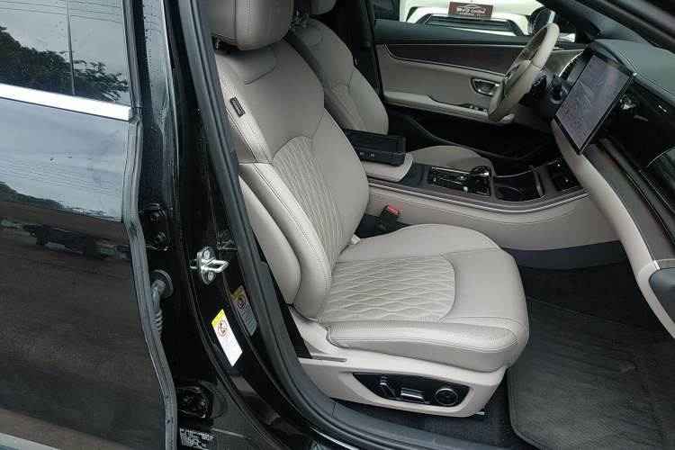 Used BYD Han 2025 EV with 701 km of Laser Radar-Enabled Intelligent Driving