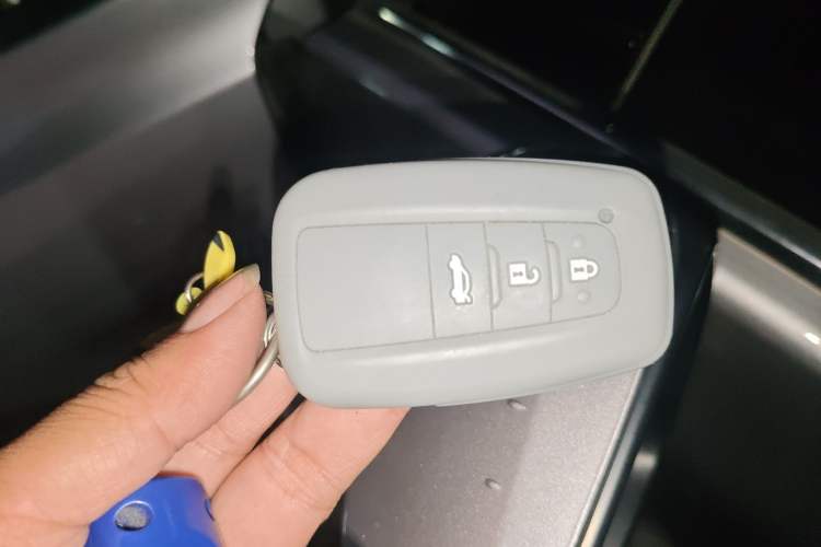 Used Toyota Avalon 2019 Dual-Engine 2.5L Luxury Edition China VI Standard Vehicle Key