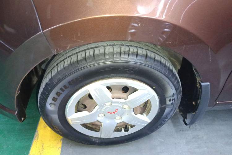 Used Wuling Hongguang 2015 1.5L S Base Model China IV Left Front Wheel Hub