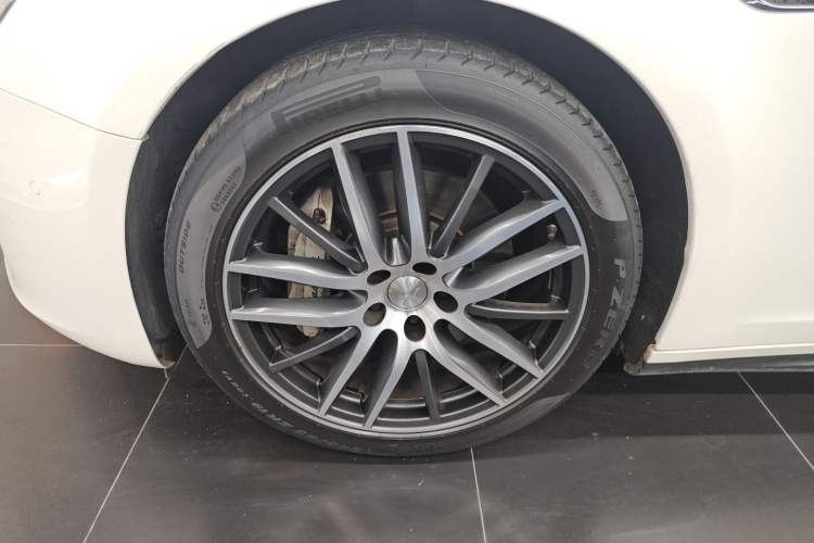 Used Maserati Ghibli 2019 3.0T Standard Version China VI Left Front Wheel Hub