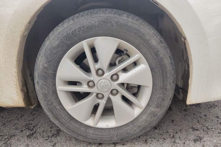 Used Toyota Corolla 2014 1.6L CVT GL-i Right Front Wheel Hub