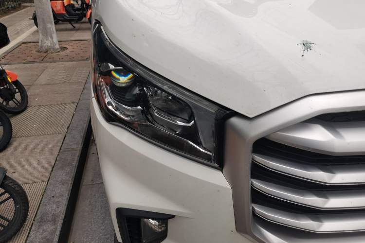 Used SAIC MAXUS Xintu V90 
