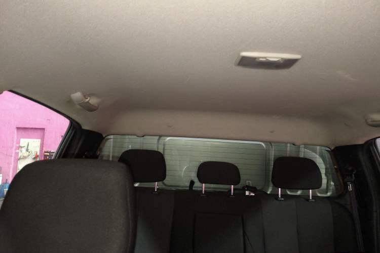 Used Isuzu D-MAX 2015 2.5T Two-Wheel Drive Automatic High-Performance Elite Version 4JK1