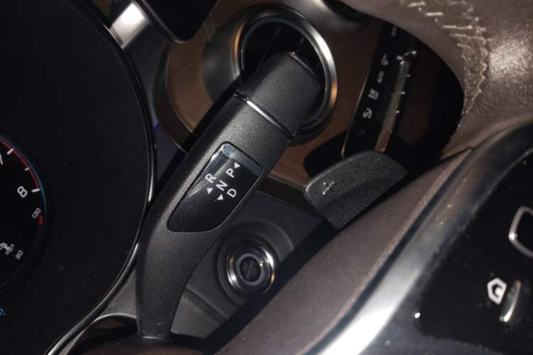 Used Mercedes-Benz GLC 2020 GLC 300 L 4MATIC Dynamic Edition Gear Lever