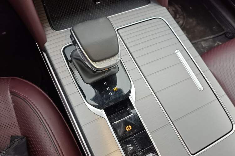 Used Hongqi HS7 PHEV 2024 2.0T PHEV Four-Wheel Drive Flagship Edition 7 Seats Gear Lever