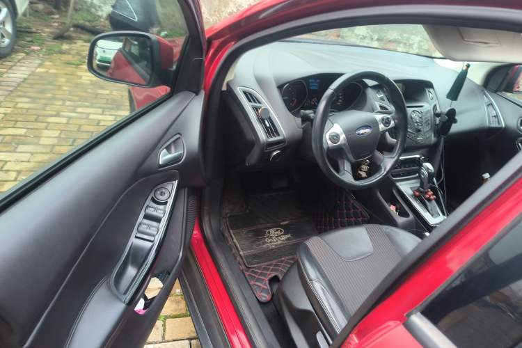 Used Ford Focus 2012 Hatchback 1.6L Automatic Fashion Edition
