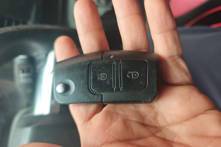 Used JMC Fushun 2023 2.0T Manual Short-Wheelbase Mid-Height Commercial Multi-Purpose 5-Seater Passenger Vehicle Vehicle Key