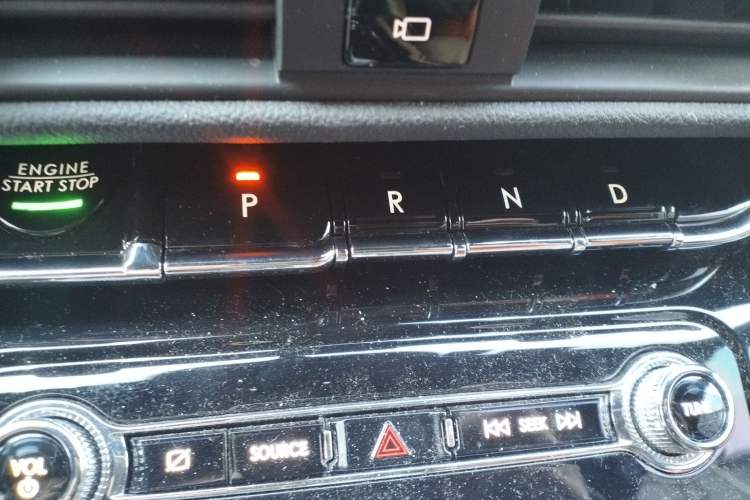 Used Lincoln Corsair 2020 2.0T Two-Wheel Drive Luxury Edition Gear Lever