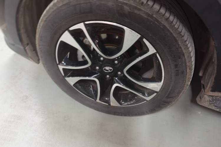 Used Soueast DX7 2017 1.5T Automatic Glory Edition Left Front Wheel Hub