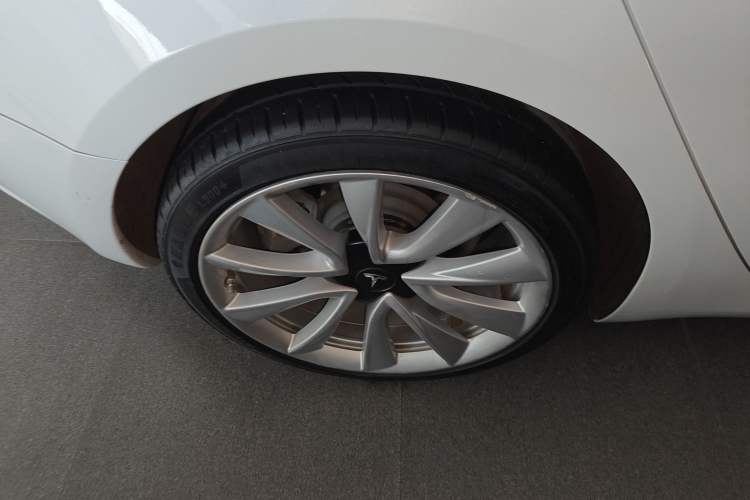 Used Tesla Model 3 2019 Standard Range Rear-Drive Upgraded Version Right Rear Wheel Hub