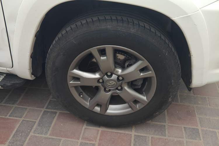 Used Toyota RAV4 2012 Luxurious Edition 2.0L Automatic All-Wheel Drive
