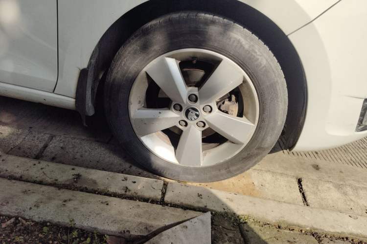 Used Skoda Rapid 2015 1.6L Automatic Smart Selection Model