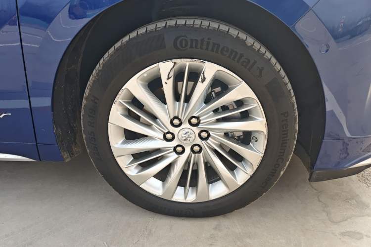 Used Buick Century 2023 2.0T Six-Seater Yinshi Edition Right Front Wheel Hub