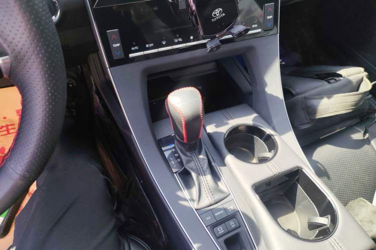 Used Toyota Avalon 2019 2.5L Ambition Version China VI Standard Gear Lever