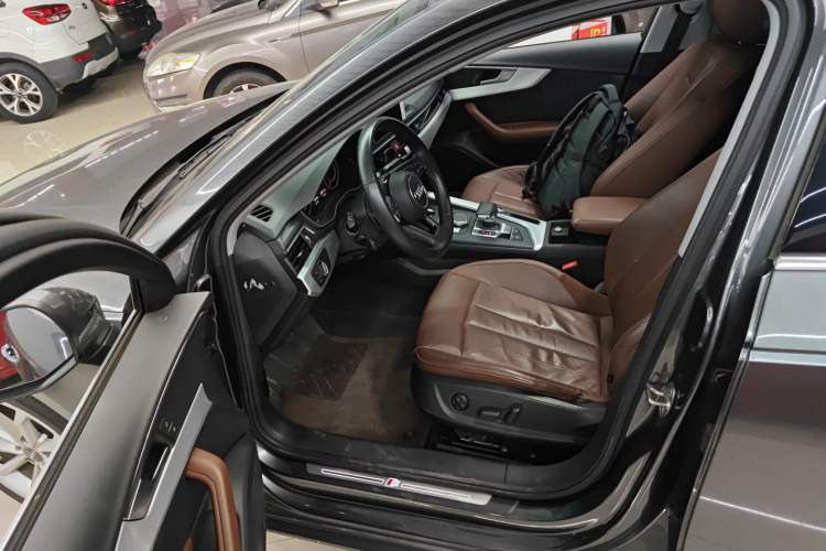 Used Audi A4L 2019 40 TFSI Fashion Edition China VI Emission Standard Driver Seat