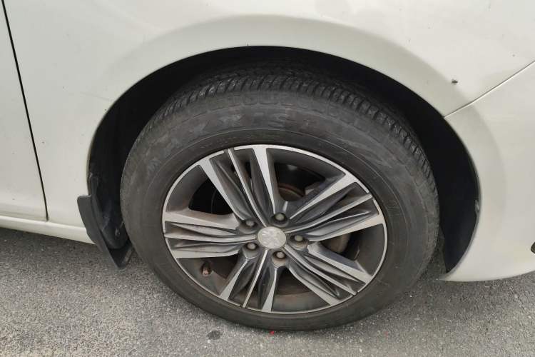 Used Peugeot 308 2016 1.6L Automatic Luxury Edition Right Front Wheel Hub