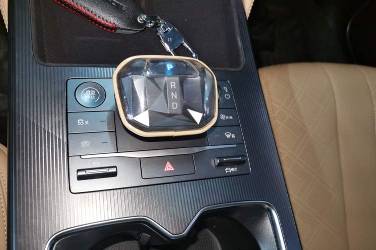 Used BYD Song L DM-i 2024 112 km Leading Edition Gear Lever