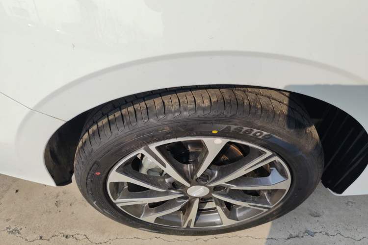 Used Geely Auto Emgrand 2026 Model 4th Generation 4 Millionth Anniversary Edition 1.5L CVT Feiyue Edition
