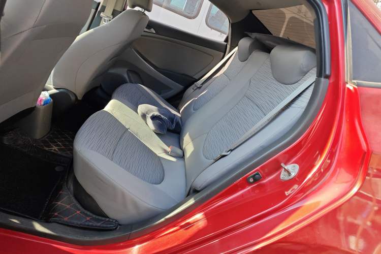 Used Hyundai Verna (older generation) 2014 1.4L Manual Smart GLS Trim Left Rear Seat