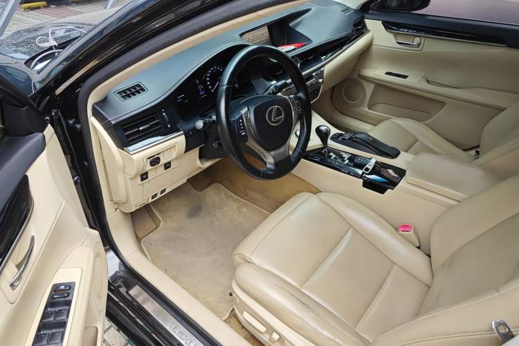 Used Lexus ES 2013 300h Elite Edition