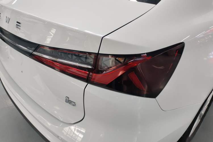 Used Roewe i5 2023 1.5L Manual Excellence Edition Right Rear Taillight