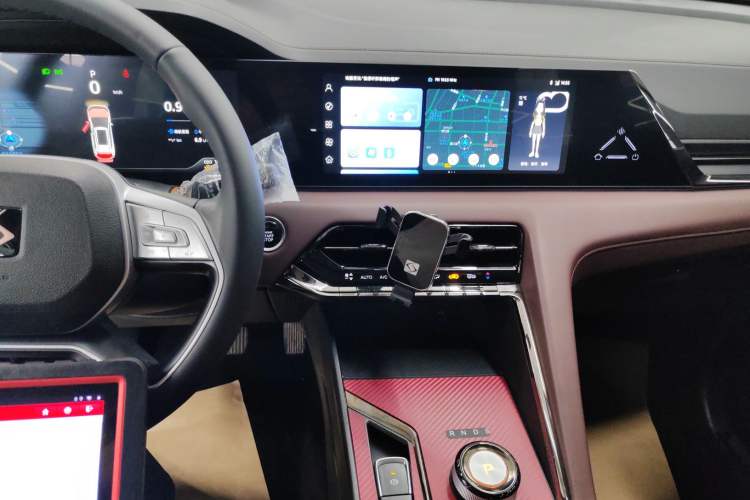 Used SOL X8 PLUS 2023 1.5 TGDI DCT Smart Edition 7-Seater