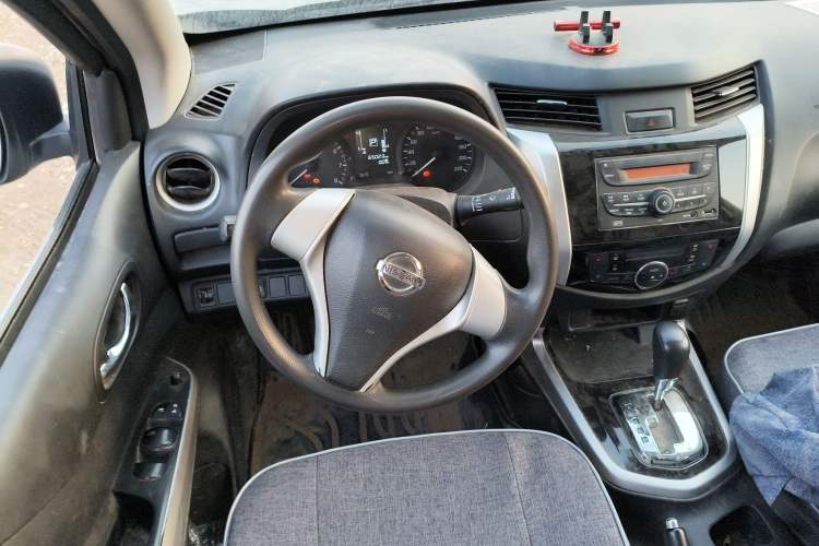 Used Nissan Navara 2017 2.5L Automatic 2WD Luxury Edition QR25
