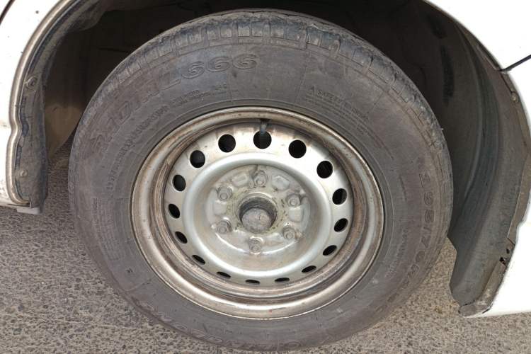 Used Jinbei Hiace King 2021 2.0L City Transport King Series Express Model Standard Top 6-Seater 1TZS Right Front Wheel Hub