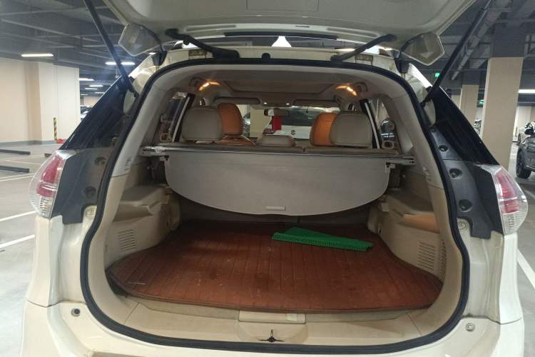 Used Nissan X-Trail 2014 2.0L CVT Comfort Edition 2WD Trunk