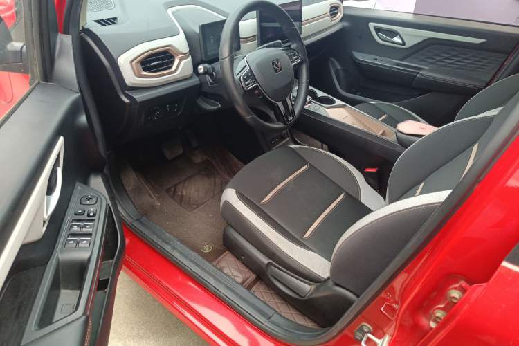 Used SOL E10X 2021 302 km Range Luxury Version 30.2 kWh Driver Seat