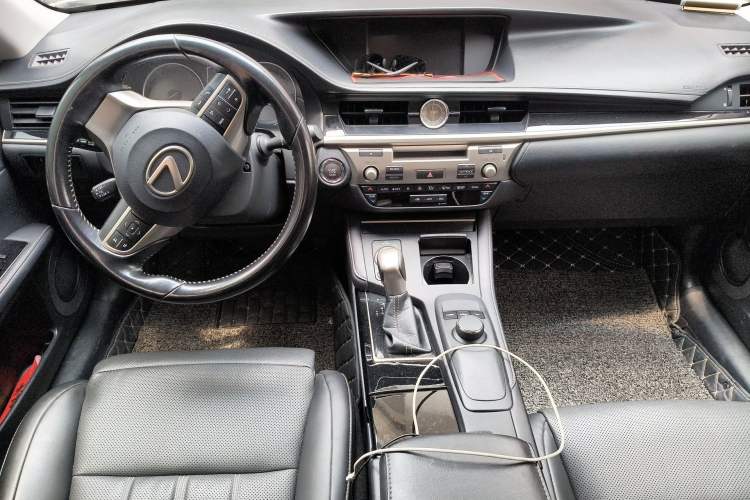 Used Lexus ES 2015 200 Elite Edition Center Console