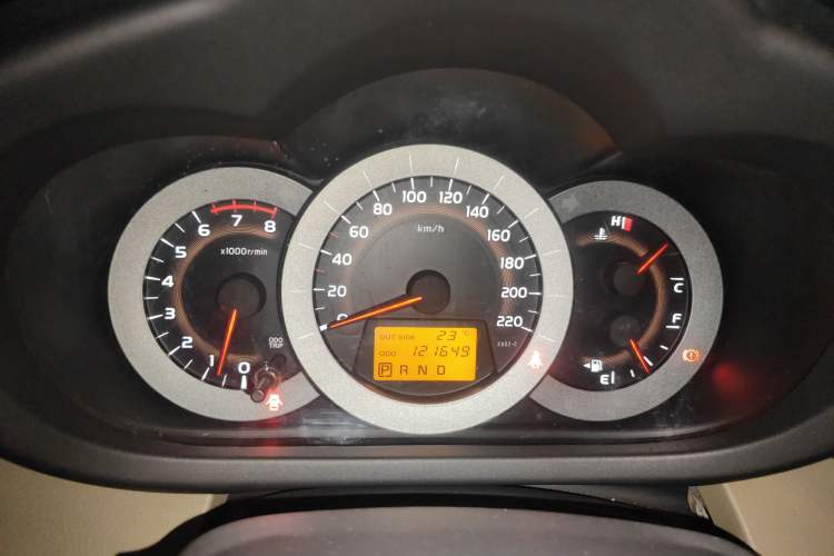 Used Toyota RAV4 2012 Luxurious 2.4L Automatic 4x4 with Stylish Features
