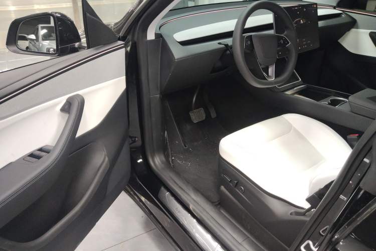 Used Tesla Model Y 2025 Rear-Wheel Drive First Edition