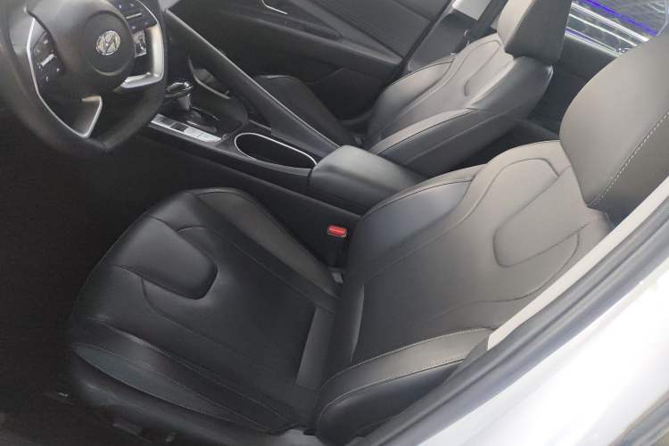 Used Hyundai Elantra 2022 1.5L CVT LUX Prestige Edition
