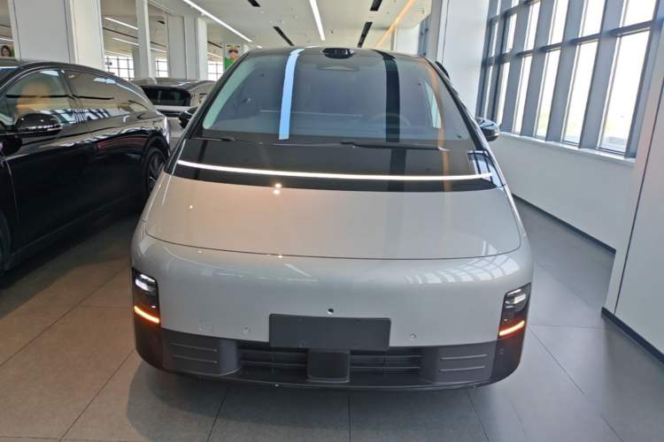 Used Li Auto MEGA 2025 Home Family Special Edition Front