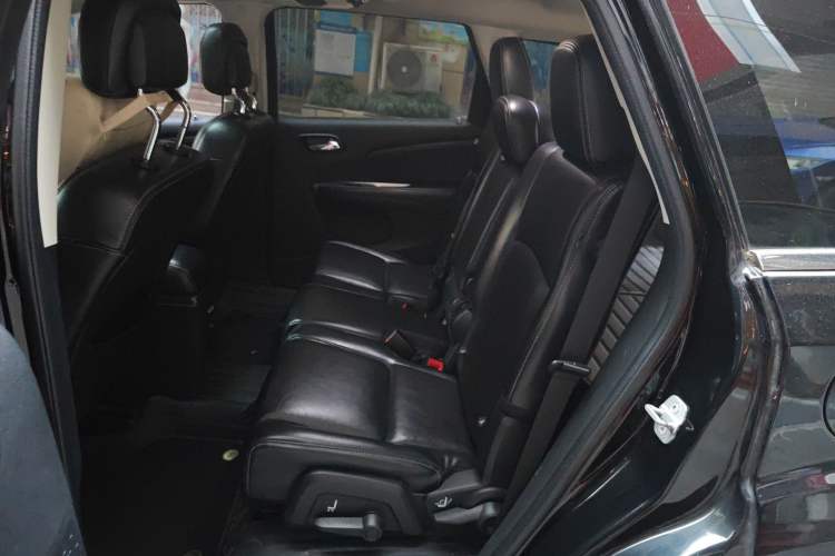 Used Dodge Journey 2013 2.4L Two-Wheel Drive Luxury Version