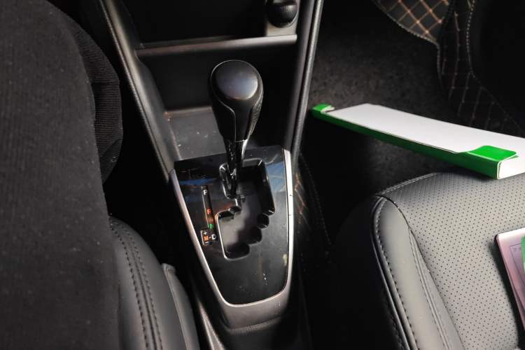 Used Toyota YARiS L Zhi Xuan 2017 1.5G CVT JingSu Model with Upgraded Sunroof Gear Lever