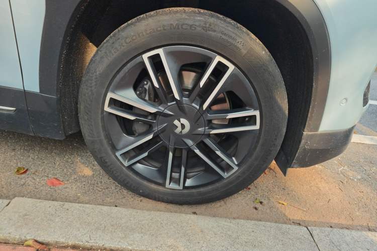 Used Nio ES6 2022 75 kWh Sport Edition Right Front Wheel Hub