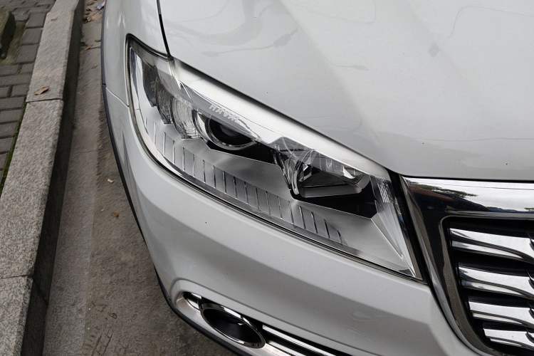 Used Haval H6 2018 Sport Edition 1.5T Automatic Two-Wheel Drive Elite Model China V Standard Right Front Headlight