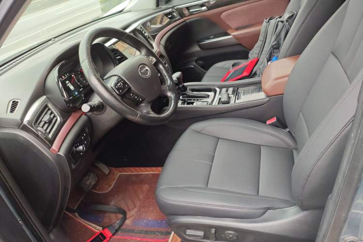 Used GAC Trumpchi GS8 2017 320T Two-Wheel Drive Luxury Smart Connectivity Version (7 Seats)
