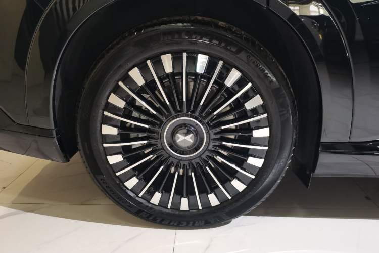 Used XPeng X9 2025 740 Ultra-Long Range Max